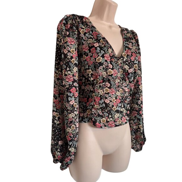 Lush Smocked Back Cropped Size Small  Blouse Floral Print Tie Back NWT - Picture 3 of 11